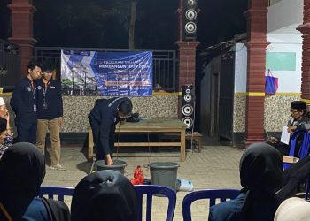 Antisipasi Efek Kimia pada Lahan, Mahasiswa MMD UB Ajari Teh Kompos Petani Blitar